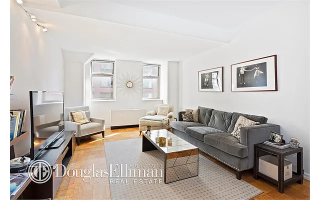 Rented by Douglas Elliman | media 15
