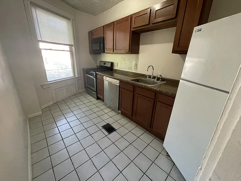 2457 Maplewood Ave #2 — Photo 7