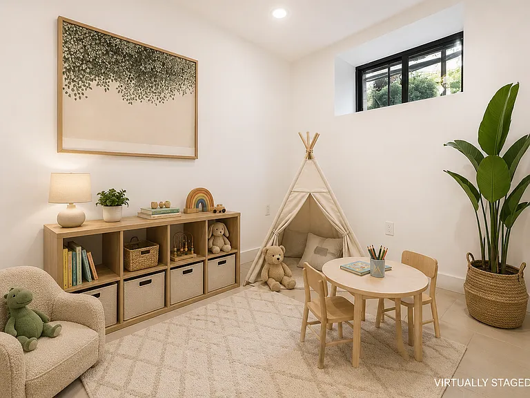 1879 Linden St #1L — Photo 7