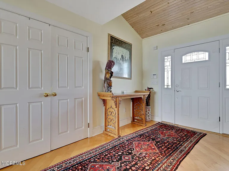 323 Cove Dr — Photo 9
