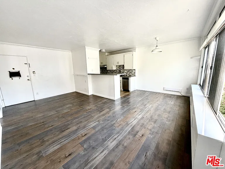 250 Linden Ave #201 — Photo 4