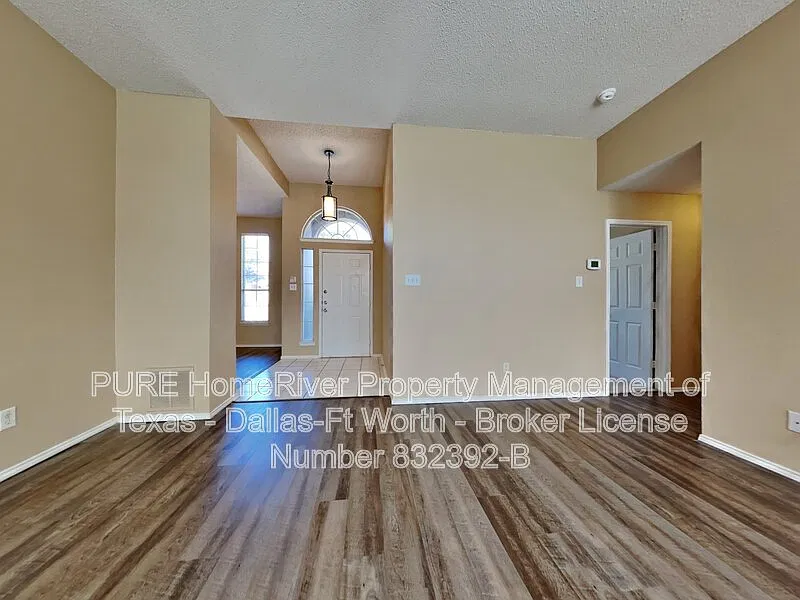 4 bed, 2.0 bath, 1932 sqft, $2,800 — Photo 4