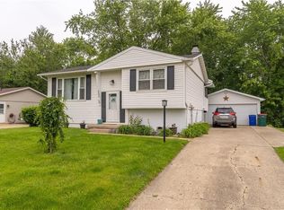 4084 N Camelot Dr, Decatur, IL 62526