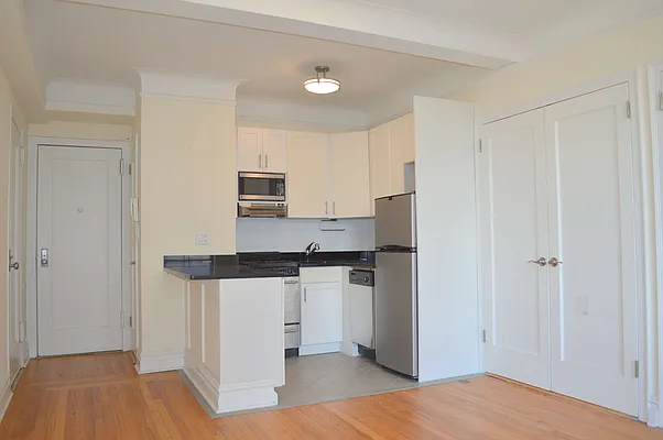 Rented by Brown Harris Stevens | media 9