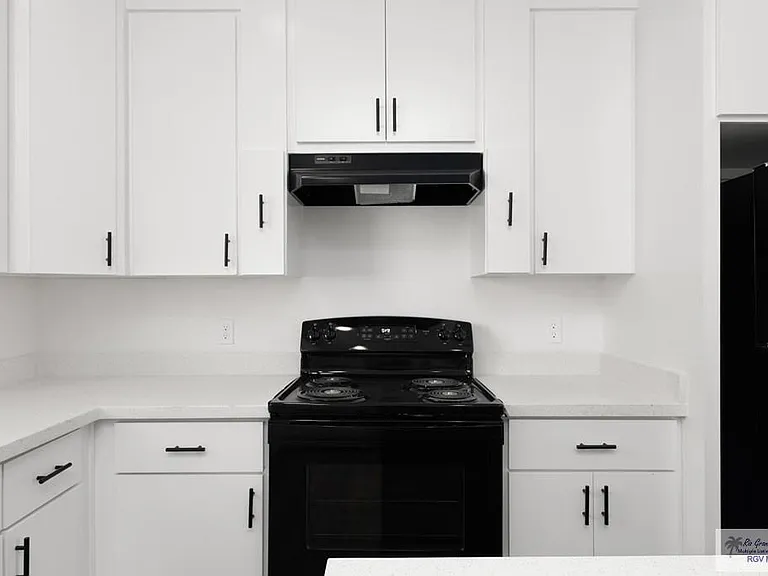 405 Lion'S Villa Ave #14 — Photo 5