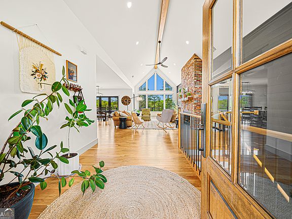 4th image of 630 Human Rd