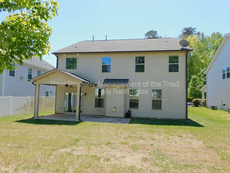1427 Sawyer Ave — Photo 29