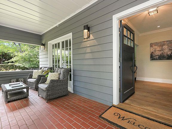 3rd image of 124 W Bellevue Ave