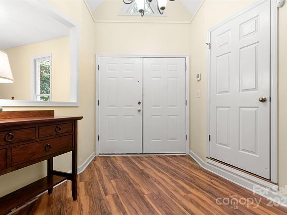 4th image of 1687 Silverwood Dr