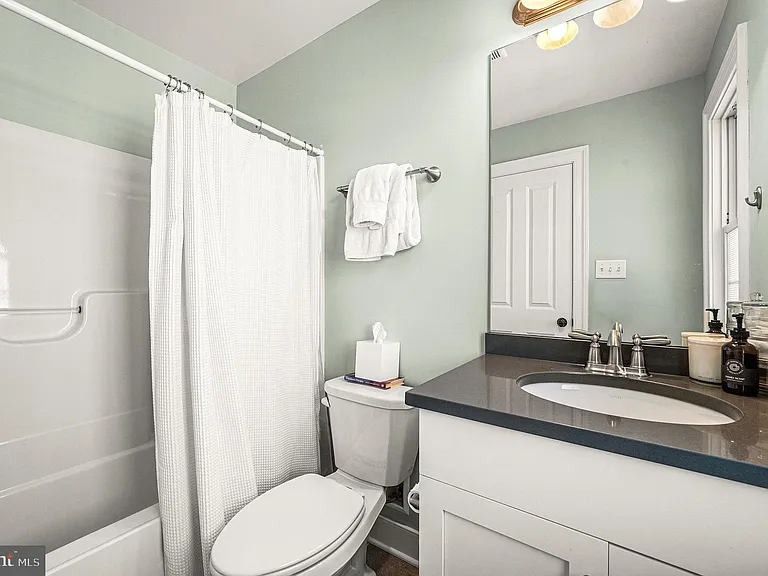 625 W Mulberry St — Photo 30