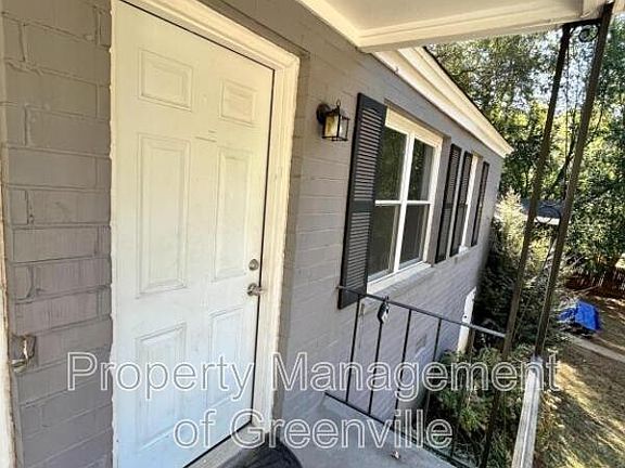 2nd image of 326 Loop St APT B