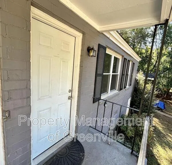 326 Loop St #B — Photo 2