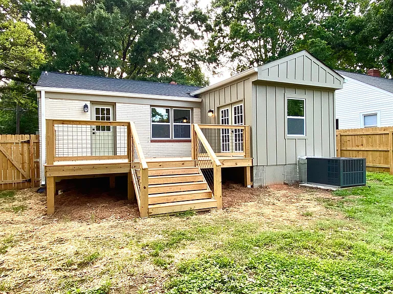 2221 Highland St — Photo 14