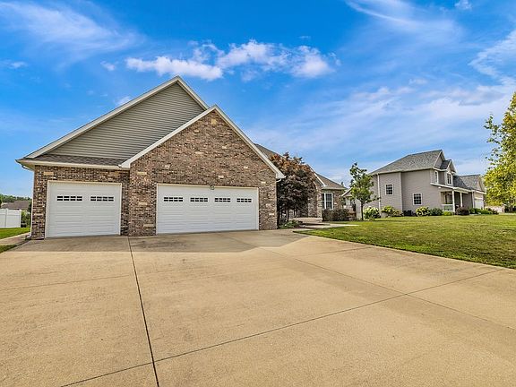 3rd image of 6561 Daybrook Dr