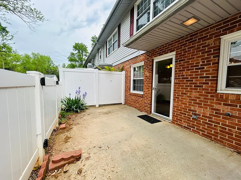4725 Tower Rd — Photo 22