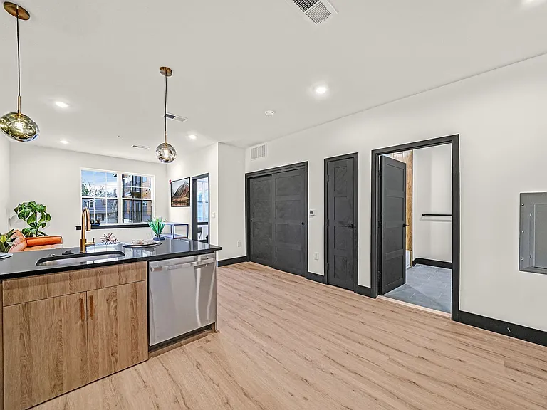 142 Church St — Photo 34