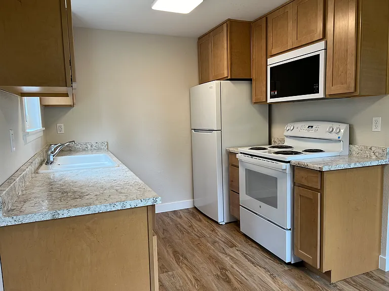 131 Lippert Dr W #103 — Photo 5