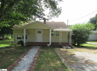 104 Roper St, Easley, SC 29640