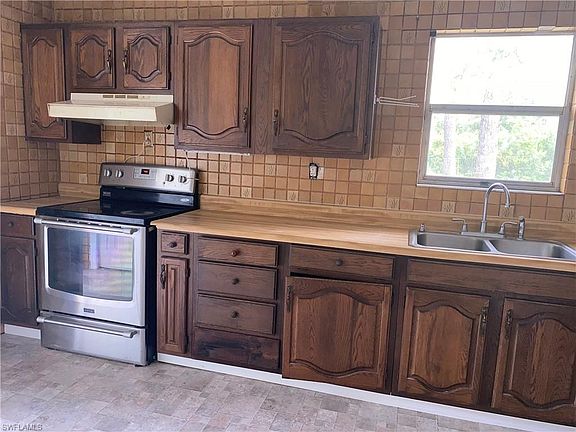 3rd image of 704 E 7th St Unit B