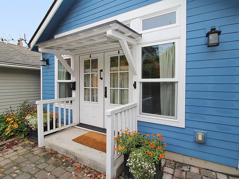 816 NE Imperial Ave — Photo 2