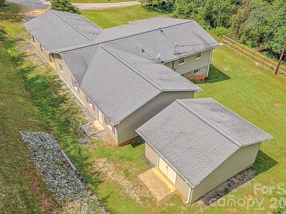 3rd image of 163 Meadowbrook Ln