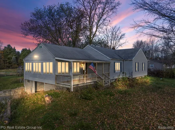 935 N Baldwin Rd, Oxford, MI 48371