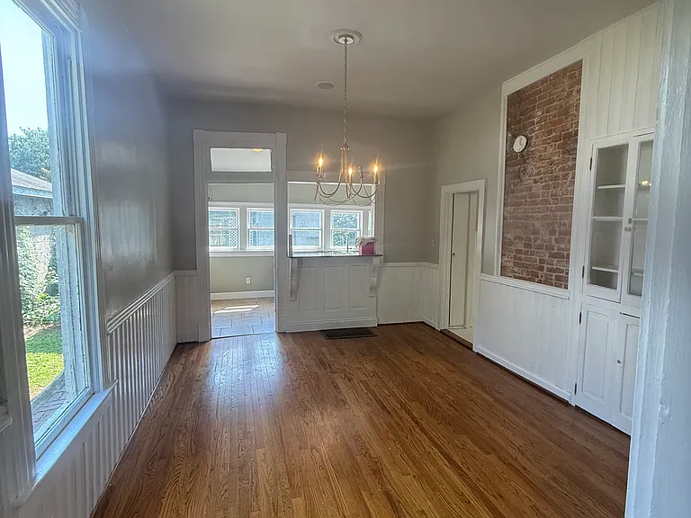 124 Powell St — Photo 9