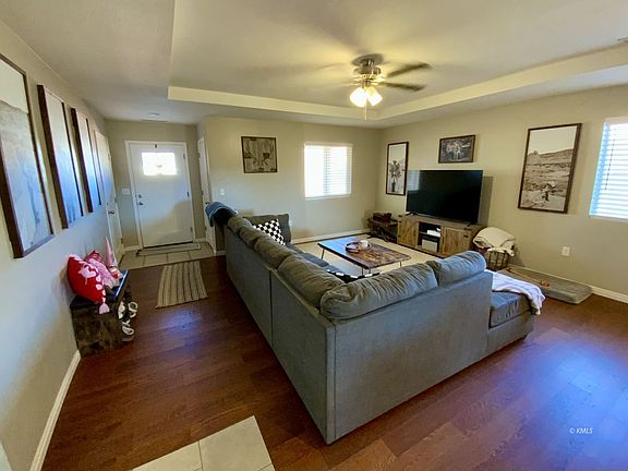 3rd image of 852 E Rocky Rd