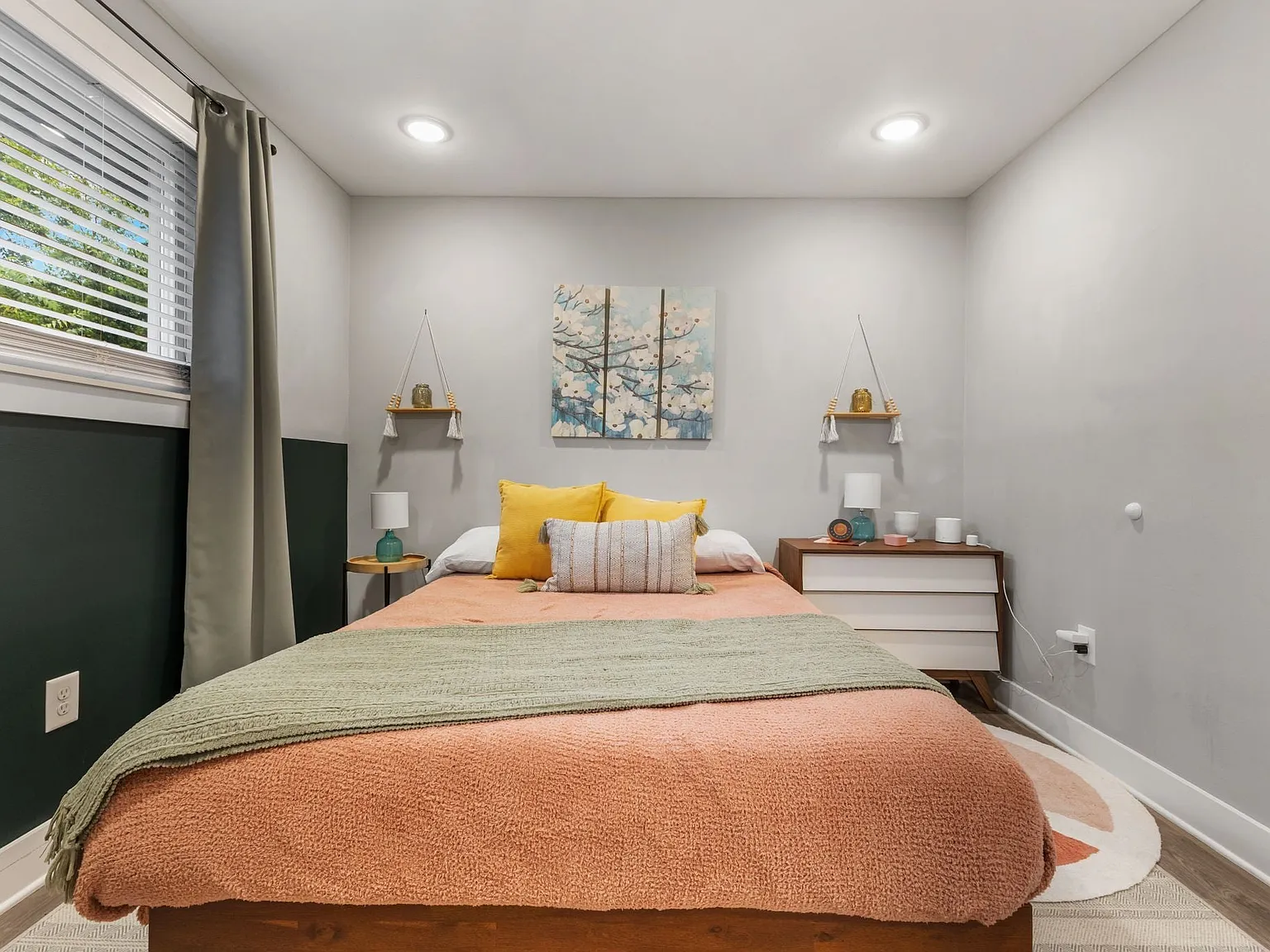 2 bed, 880 sqft, $1,800 — Photo 2