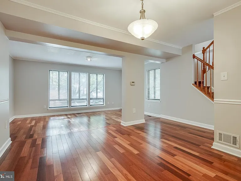 10301 Cherry View Ct — Photo 2