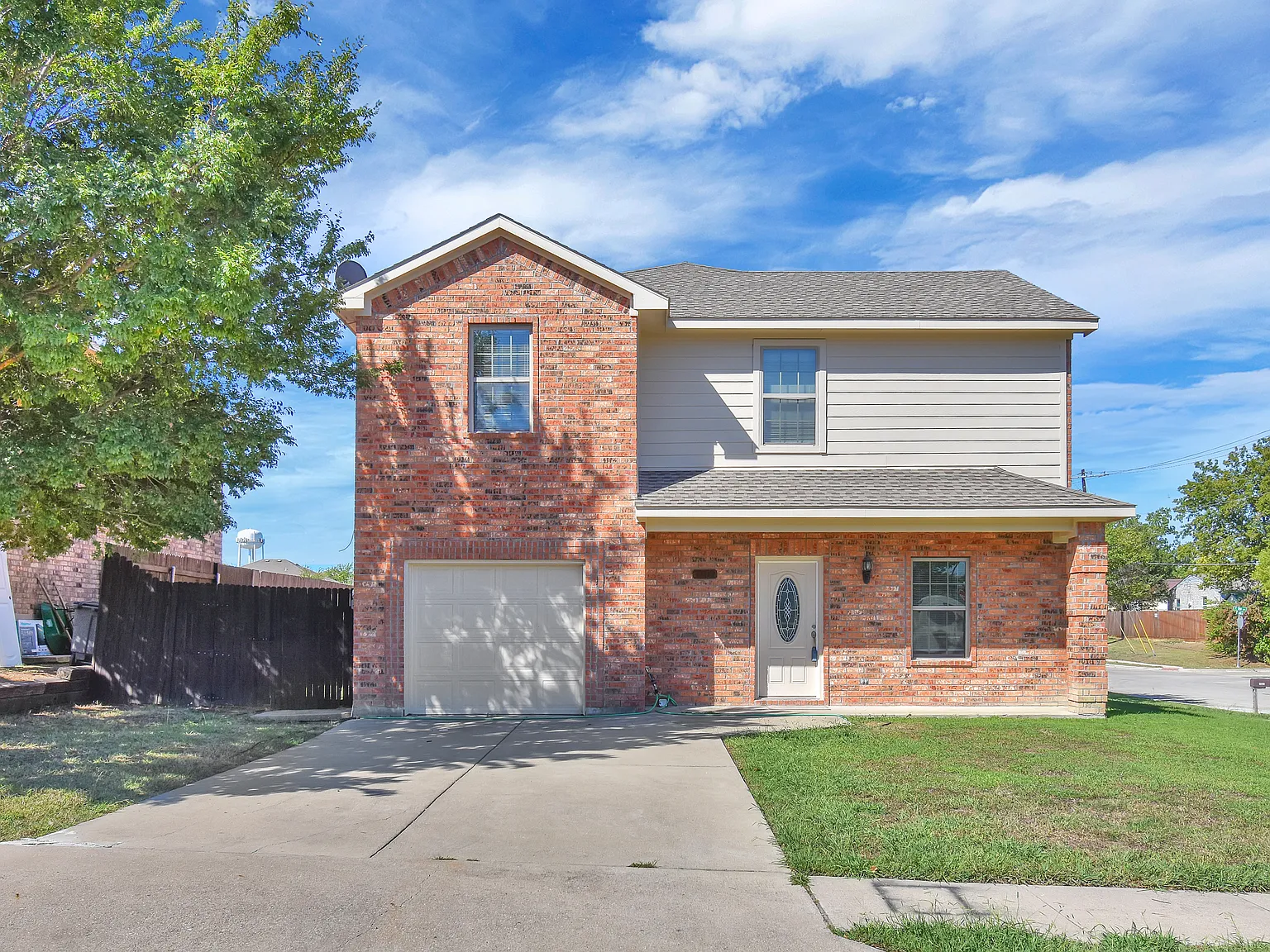 1102 Parkway Trl — Photo 1