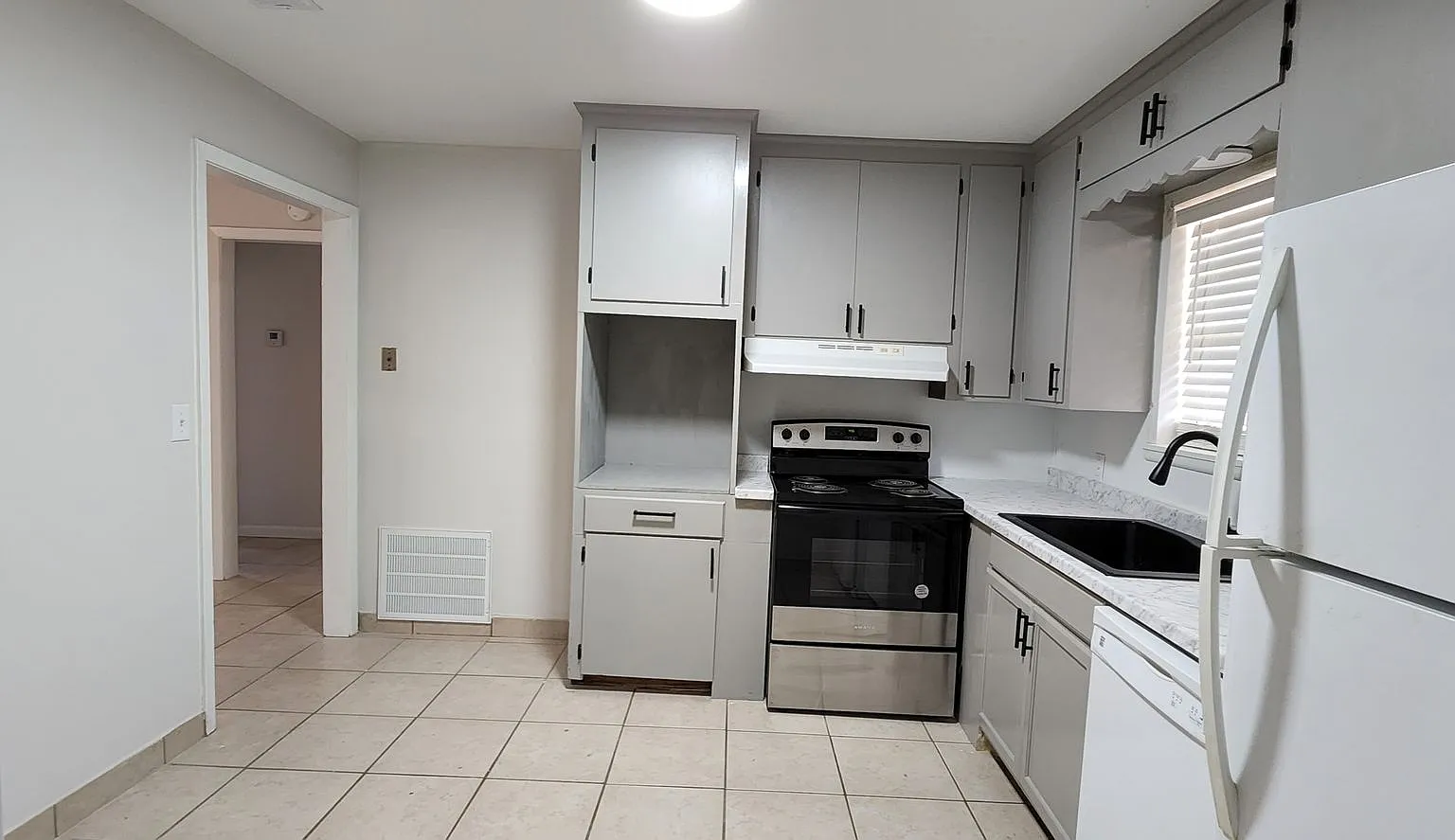 Beverly Dr. Duplex — Photo 3