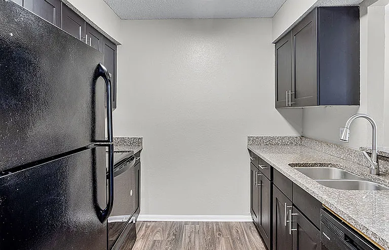 The Oaks of Woodland Park Apartments — Photo 39