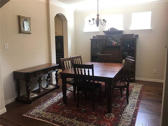 2nd image of 3452 Mayflower Dr