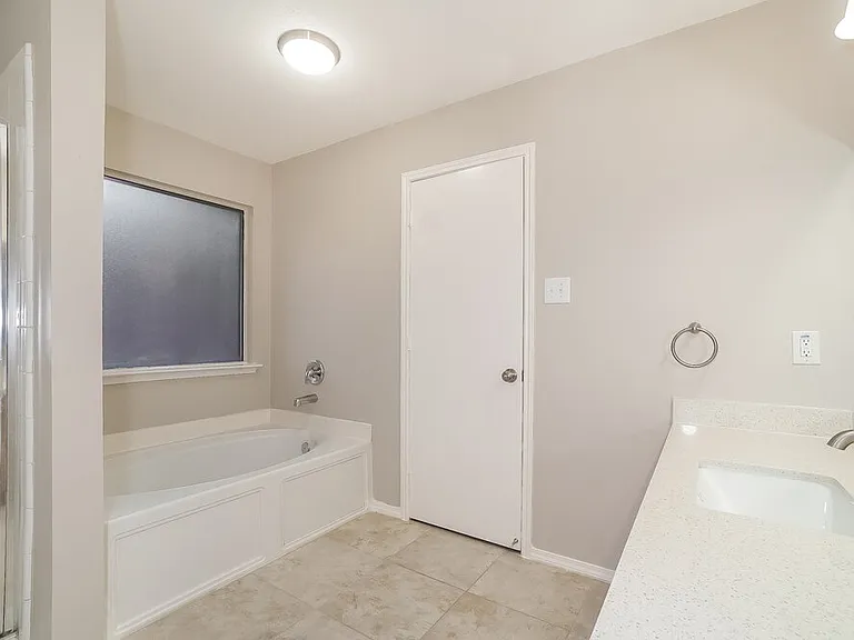 6507 Briargate Trl — Photo 10
