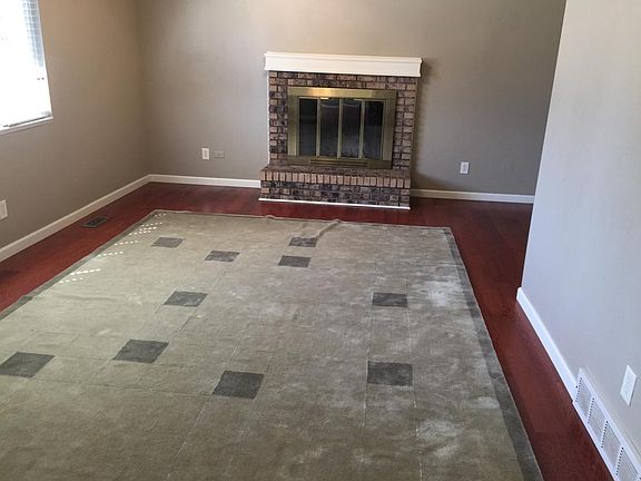 Family Room (photo from previous tenant; no rug in other photos)