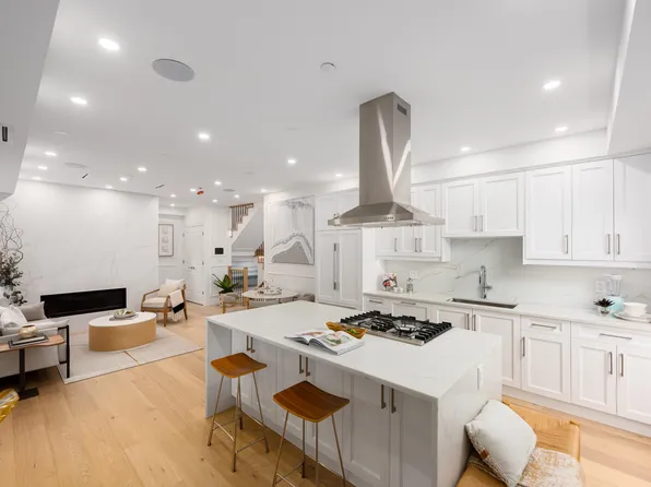 2014 W 15th Ave, Vancouver, BC V6J 2L5