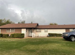 1407 S Clear Springs Rd, Mustang, OK 73064