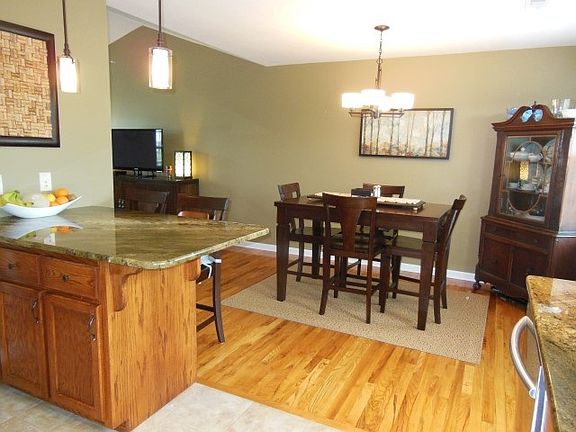 3rd image of 5084 S Oak Cir