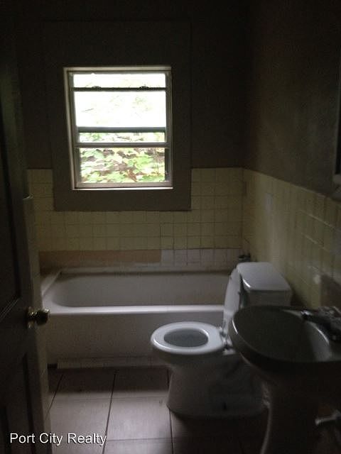 2nd image of 3126 Catherine St