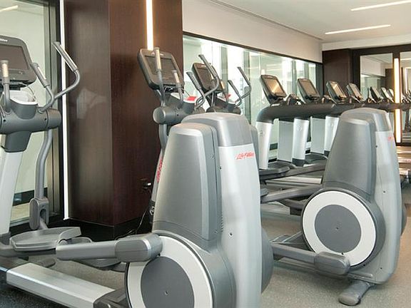 KICK Fitness Center with Personal Trainer