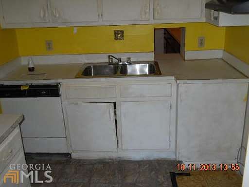 2nd image of 807 Camelot Dr