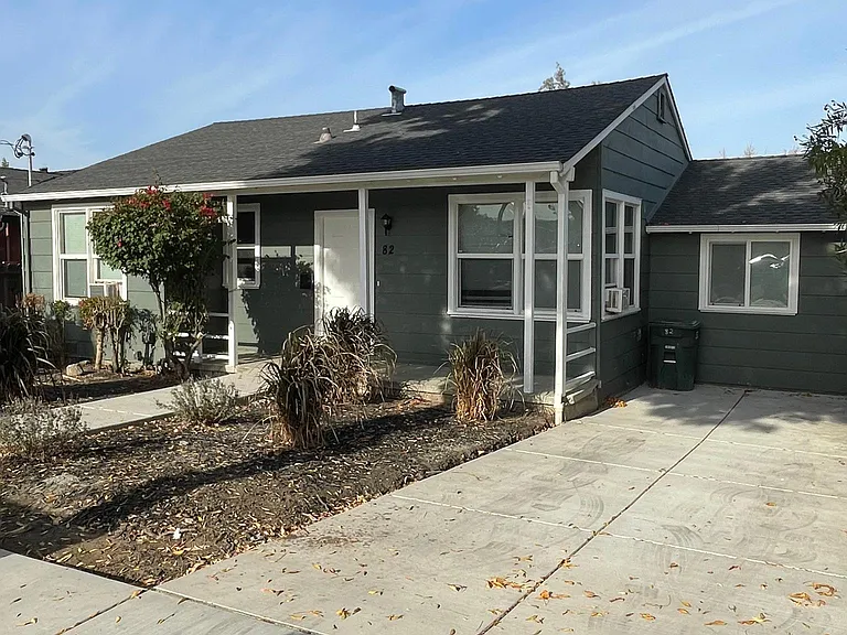 82 Robinson Ave — Photo 1