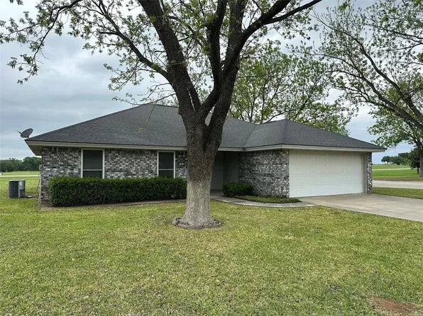 101 Player St, Comanche, TX 76442