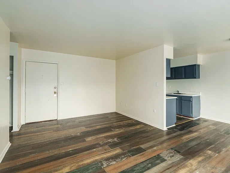 385 Harrison Ave — Photo 5