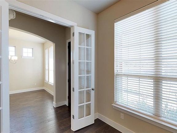 4th image of 1625 Hardeman Ln