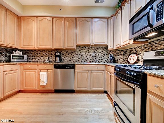 4th image of 736-742 Westfield Ave #16