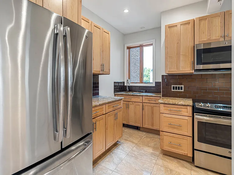 75 Easton St #1 — Photo 4