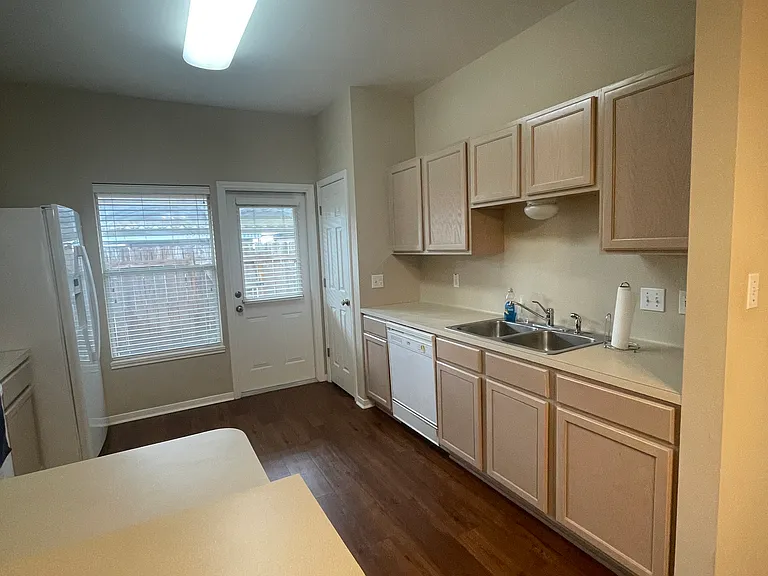 108 Versailles St — Photo 3