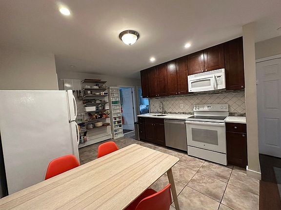 3rd image of 374 Van Brunt St APT 2